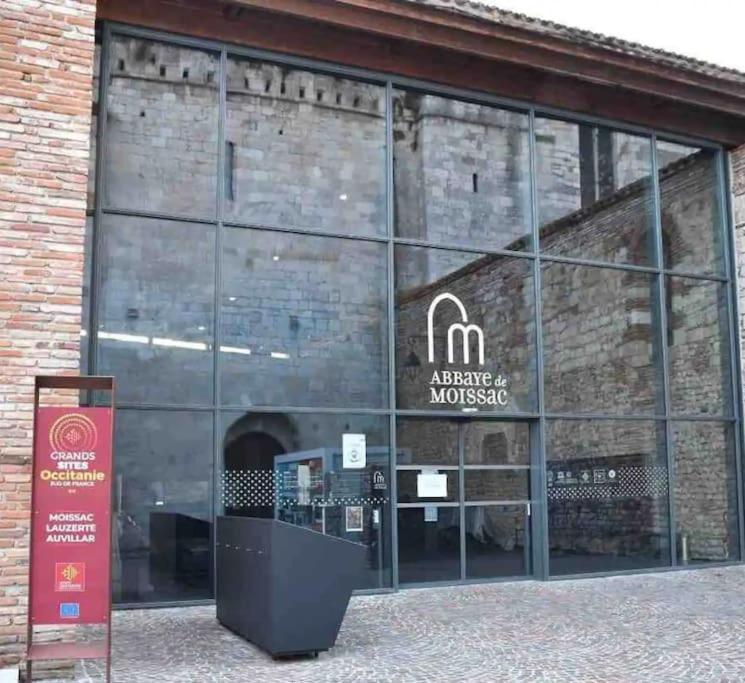Appartement Entier Moissac Centre 30 M2 Calme Avec Cour Interieure Pour Velos A 50M Du Marche De Moissac Exterior photo
